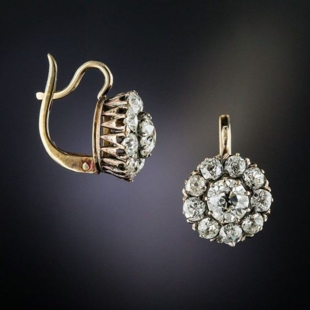 Éclat de Couronne | Boucles d'oreilles dorées avec pierres claires en cercle – Vue 01