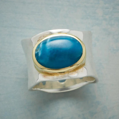Haute Mer | Bague large argentée avec pierre bleue ovale – Vue 01