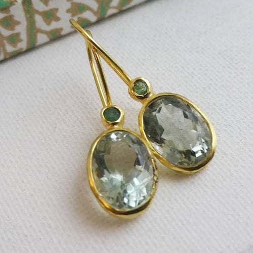 Facette Verte | Boucles d'oreilles dorées avec grande pierre vert clair facettée – Vue 01