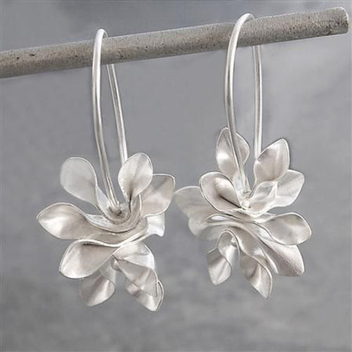 Semis de Fleurs | Boucles d'oreilles argentées avec fleurs – Vue 01