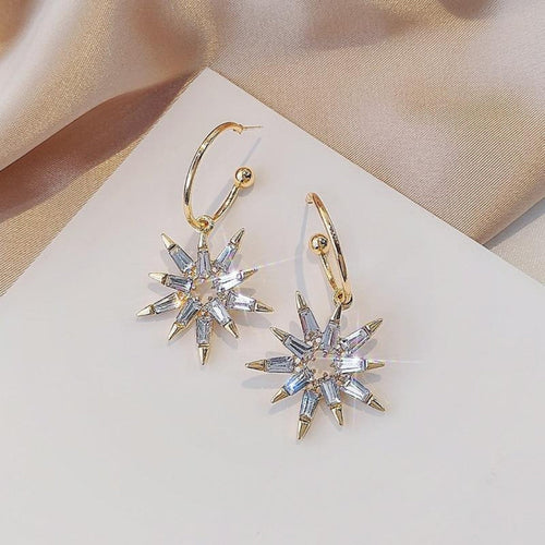 Éclat Étoilé | Boucles d'oreilles étoile dorées avec pierres claires – Vue 01