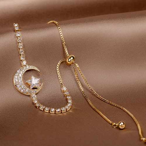 Clair de Lune | Bracelet doré réglable avec lune et étoile – Vue 01