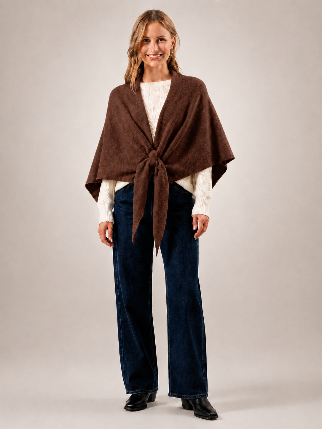 Clémence | Wiązana trójkątna peleryna z miękkiej dzianiny