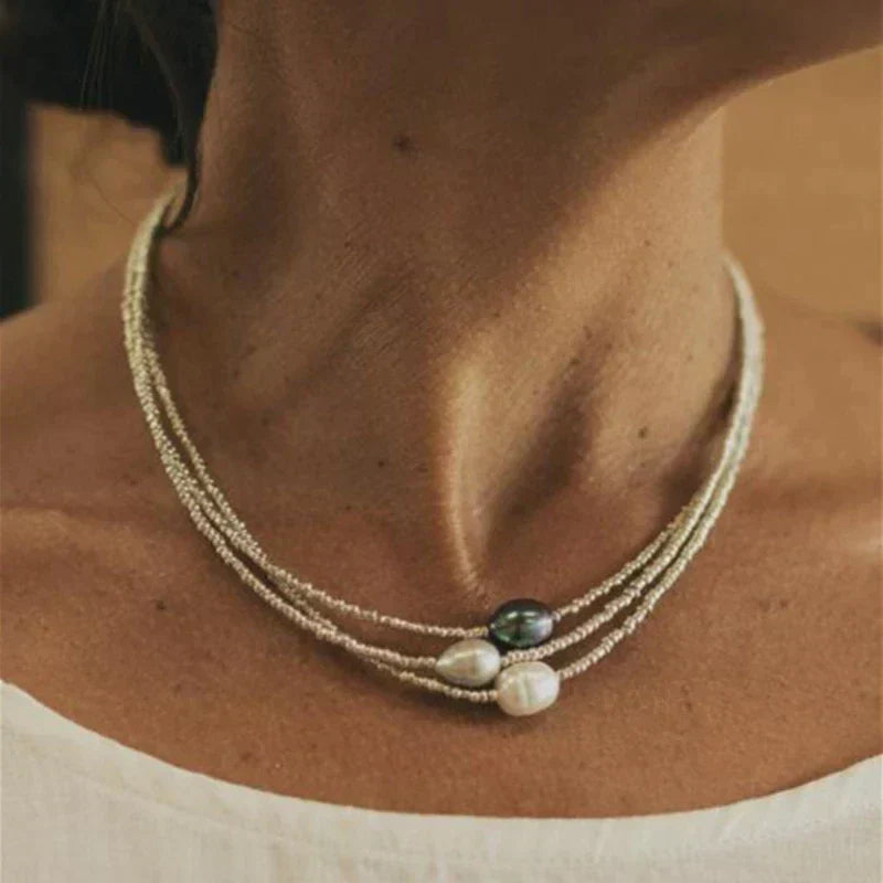 Triple Rang | Collier avec trois rangées de petites perles et trois détails ovales – Vue 01