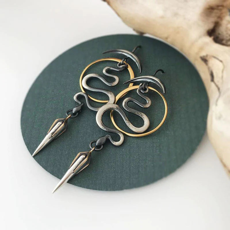 Spirale Serpent | Boucles d'oreilles dorées en forme de spirale torsadée – Vue 03