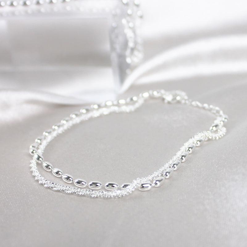 Pluie d'Argent | Bracelet argenté avec rangée de perles et chaîne facettée – Vue 07
