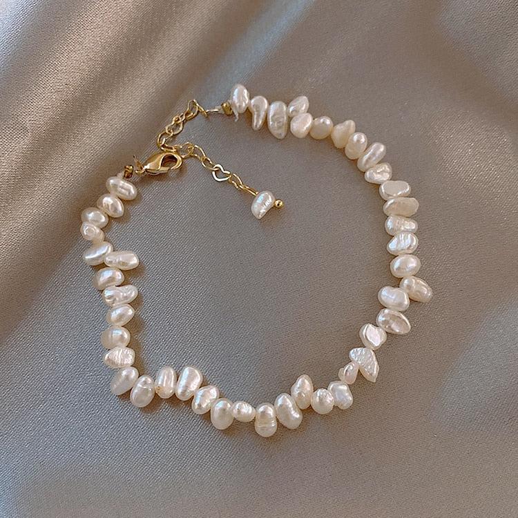Célestine | Bracelet avec petits détails blancs irréguliers – Vue 03