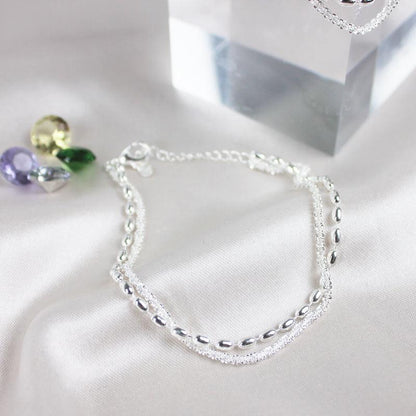 Pluie d'Argent | Bracelet argenté avec rangée de perles et chaîne facettée – Vue 03