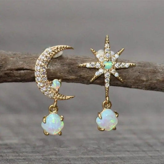 Ciel Nocturne | Boucles d'oreilles dorées avec lune et étoile – Vue 01