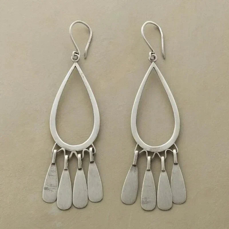 Éventail Goutte | Boucles d'oreilles argentées avec plaques suspendues – Vue 01