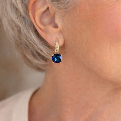 Regard Bleu | Boucles d'oreilles dorées avec pierre bleue – Vue 02