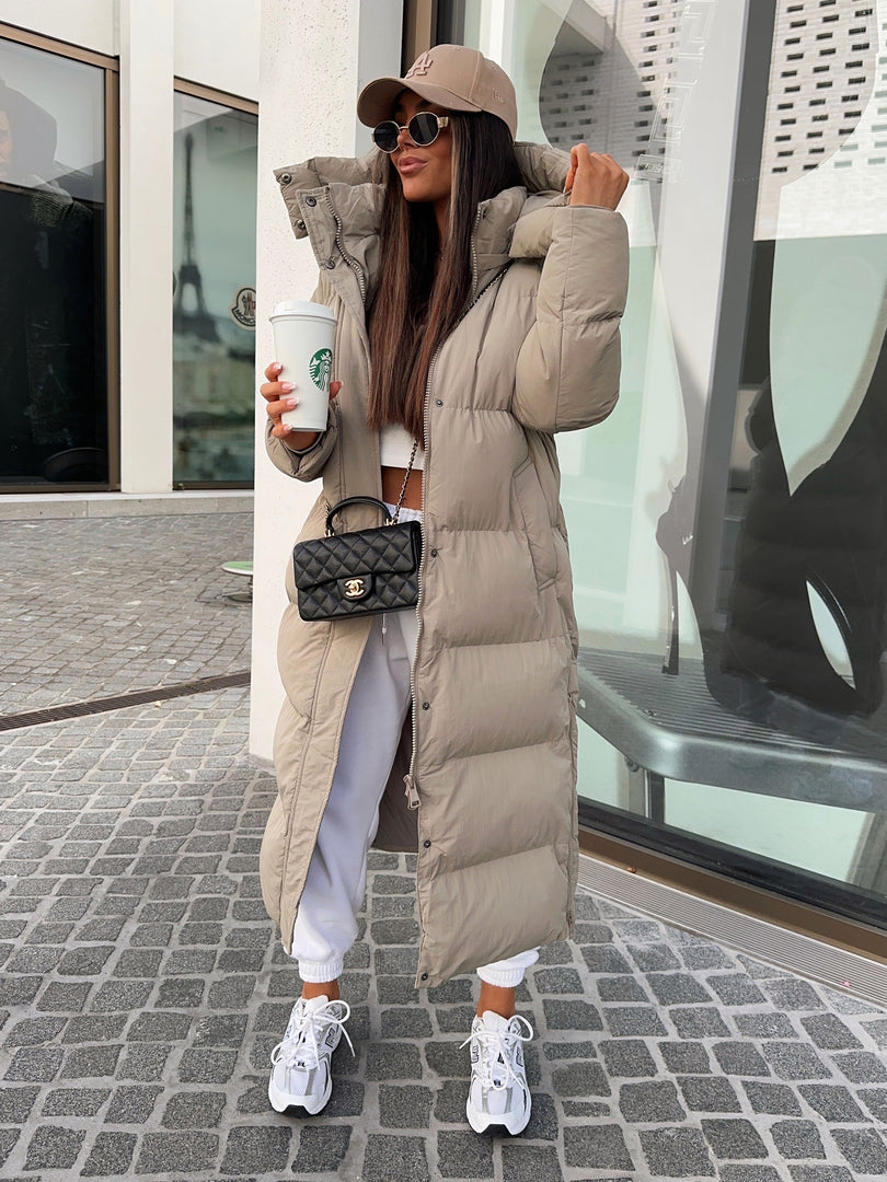 Addie Maxi – płaszcz pikowany, kolor taupe