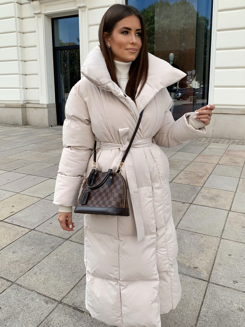 Kyleih Maxi – długa parka pikowana, kolor beżowy