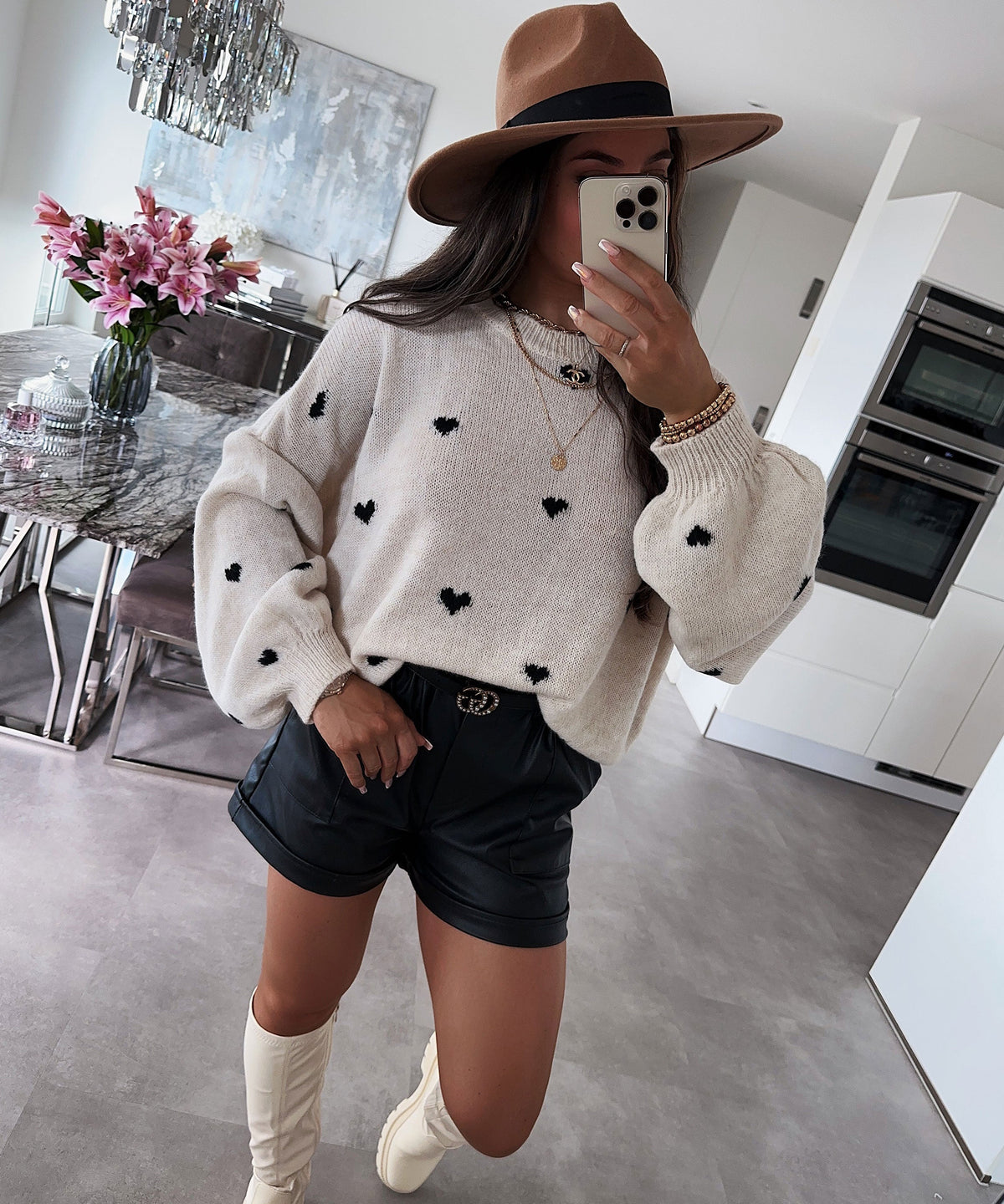 Kremowo-czarny