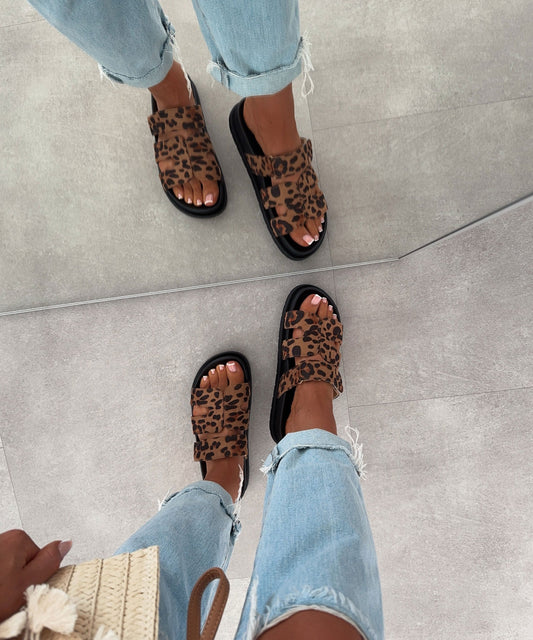 Klapki Kehlani w cętki