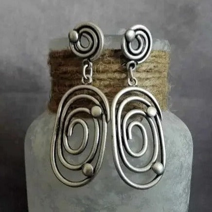 Double Spirale | Boucles d'oreilles argentées à motif de spirale – Vue 01
