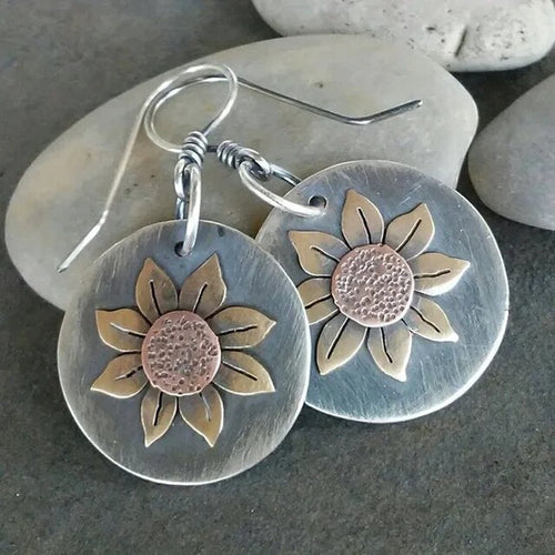 Tournesol | Boucles d'oreilles argentées à motif de tournesol – Vue 01