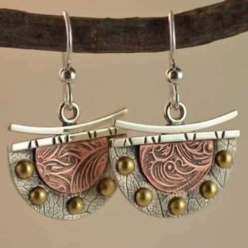 Éventail Solaire | Boucles d'oreilles argentées et cuivrées à motif d'éventail – Vue 01