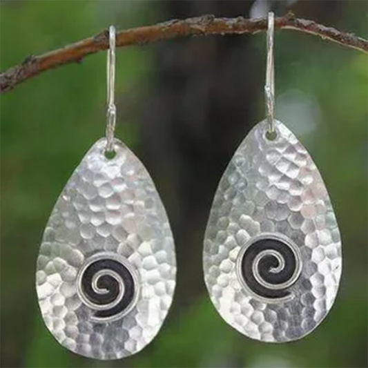 Goutte Spirale | Grandes boucles d'oreilles gouttes argentées avec spirale – Vue 01