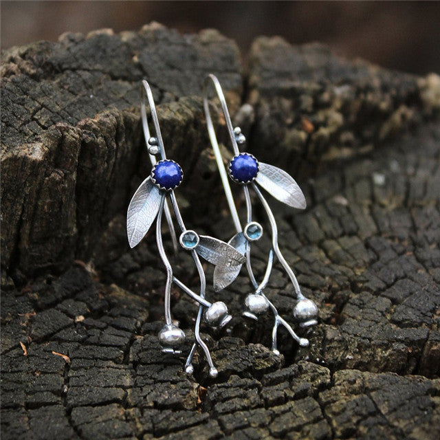 Branche Fleurie | Boucles d'oreilles argentées avec pierre bleue – Vue 02