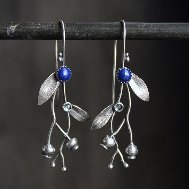 Branche Fleurie | Boucles d'oreilles argentées avec pierre bleue – Vue 01