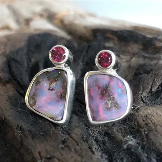 Mosaïque Rose | Boucles d'oreilles argentées avec pierre rose à motifs – Vue 01