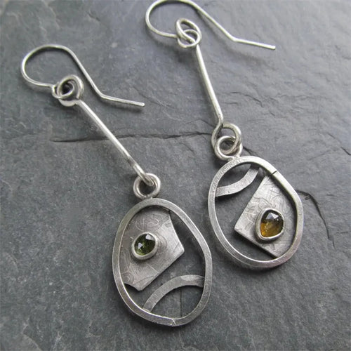 Anneau Œil | Boucles d'oreilles ovales avec petite pierre colorée – Vue 01