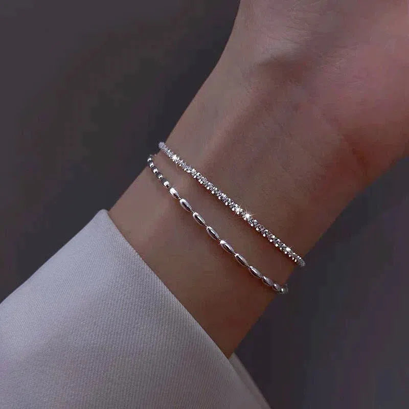Pluie d'Argent | Bracelet argenté avec rangée de perles et chaîne facettée – Vue 01