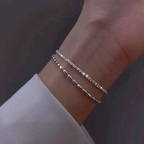 Pluie d'Argent | Bracelet argenté avec rangée de perles et chaîne facettée – Vue 01
