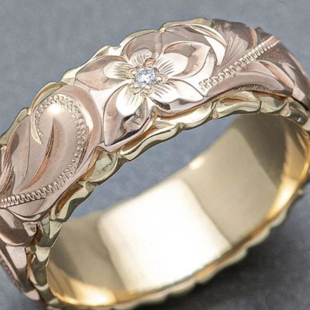 Gravure de Rose | Bague large dorée à motif floral – Vue 02