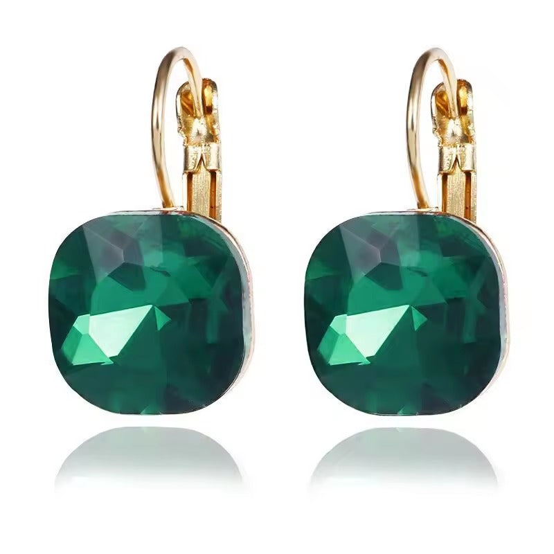 Carré Verdoyant | Boucles d'oreilles dorées avec grande pierre verte – Vue 01