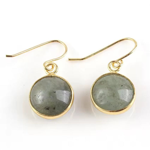 Rond de Pierre | Boucles d'oreilles dorées avec pierre vert-gris – Vue 01