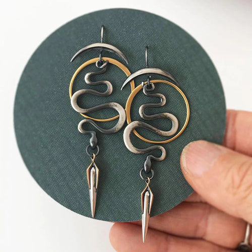 Spirale Serpent | Boucles d'oreilles dorées en forme de spirale torsadée – Vue 01