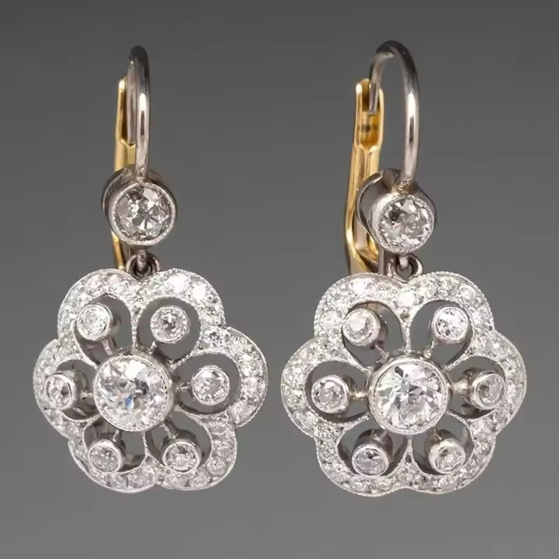 Couronne Claire | Boucles d'oreilles avec pierres claires en forme de fleur – Vue 01