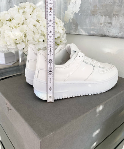 Sneakersy Sarai białe