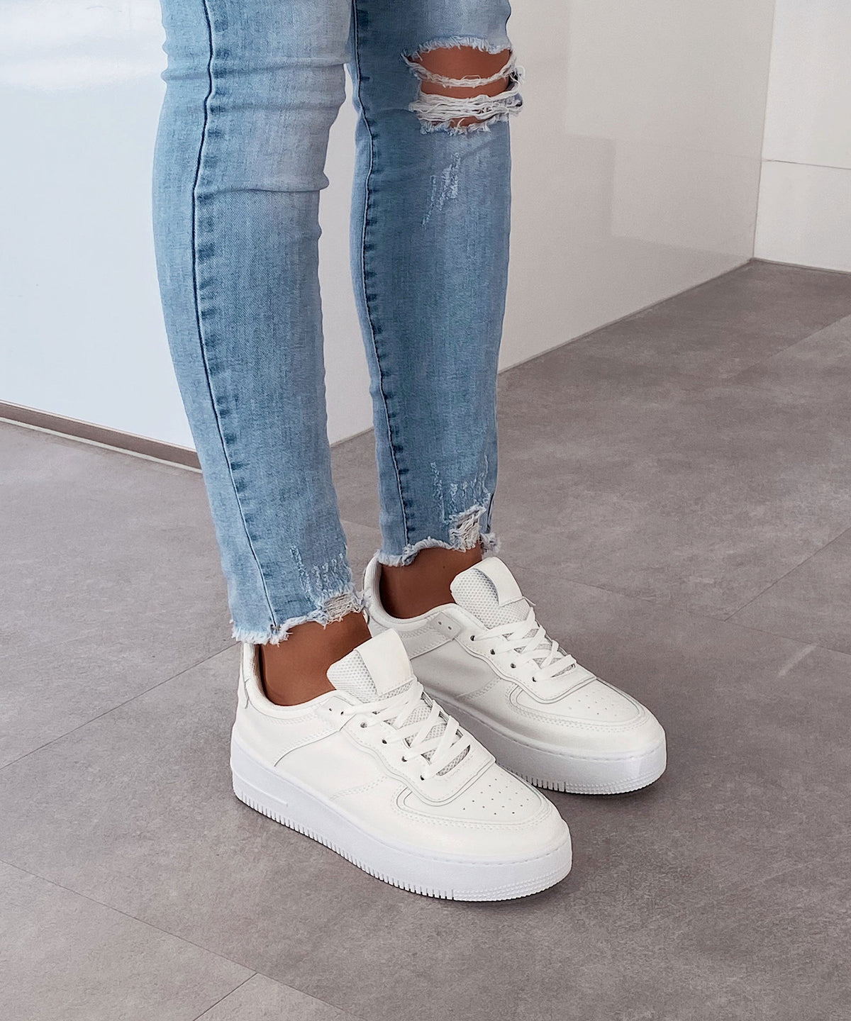 Sneakersy Sarai białe