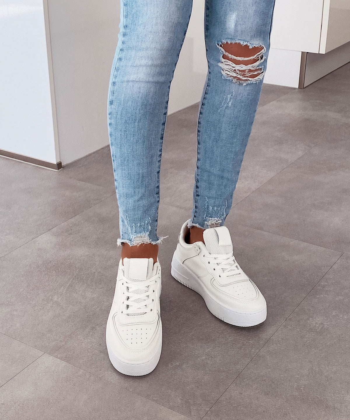 Sneakersy Sarai białe