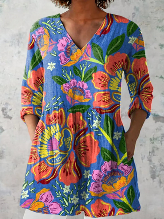 Bastienne | Chemisier long col V à grandes fleurs sur fond bleu