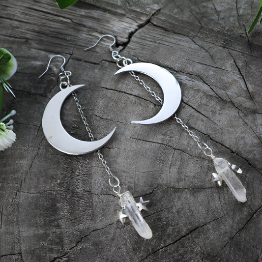Faucille de Lune | Boucles d'oreilles argentées avec lune et pierre claire – Vue 01