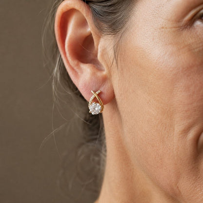 Goutte Torsadée | Boucles d'oreilles dorées avec pierre claire torsadée – Vue 02