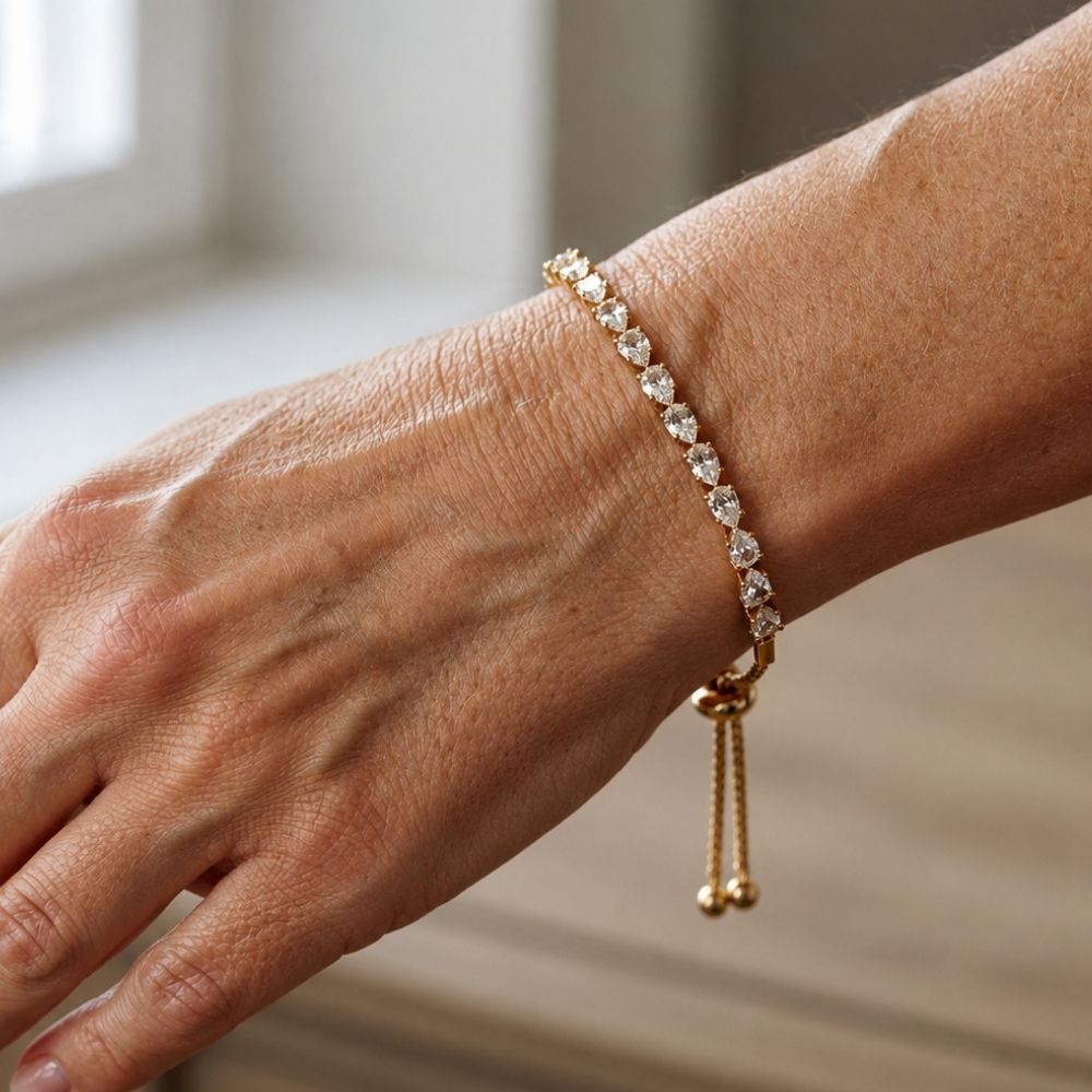 Géométrie | Bracelet doré réglable avec pierres claires – Vue 02