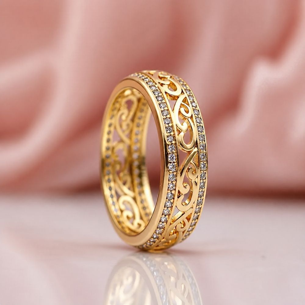 Ruban Ajouré | Bague large dorée à motif ajouré – Vue 01