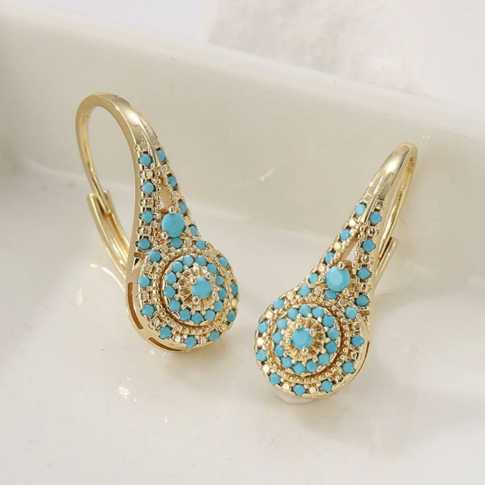 Rosace de Gouttes | Boucles d'oreilles gouttes dorées avec pierres turquoise – Vue 02