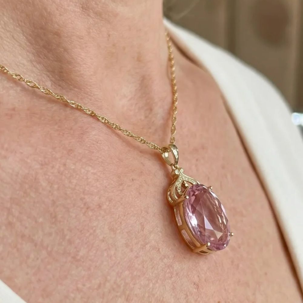 Roseline | Collier avec pierre rose ovale – Vue 01