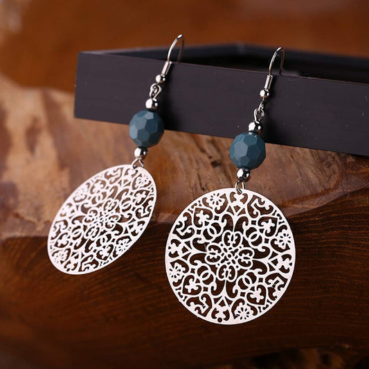 Disque Filigrane | Boucles d'oreilles argentées à motif découpé – Vue 01