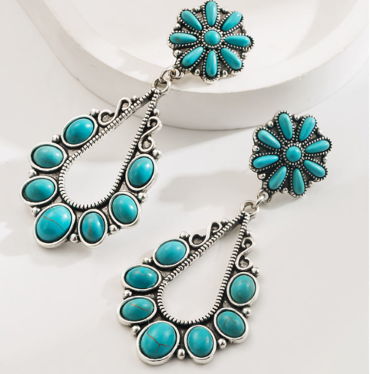 Goutte Couronnée | Boucles d'oreilles statement argentées avec pierres turquoise – Vue 01
