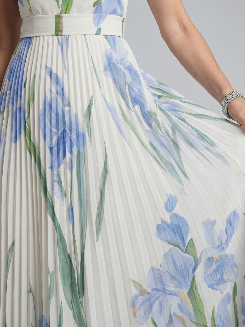 Sarah — Robe longue plissée à encolure carrée