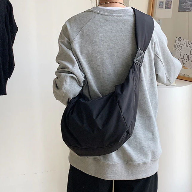 Sac bandoulière Nylon Souple noir en situation