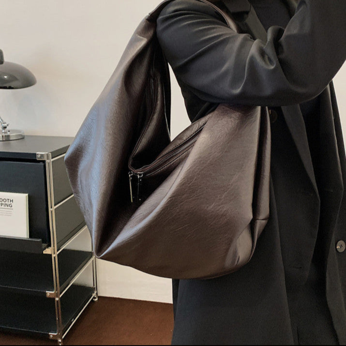 Sac porté épaule Souple XL brun foncé vu de trois quarts