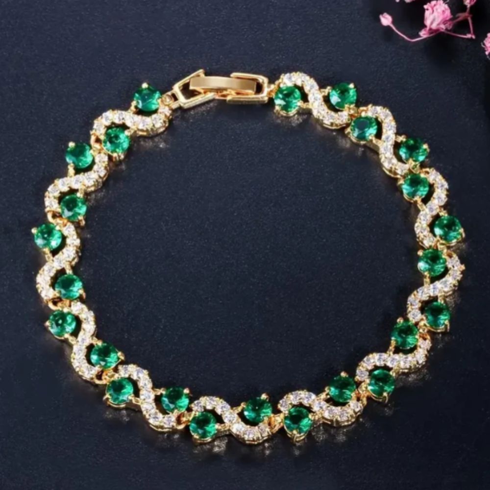 Vigne | Bracelet doré avec pierres vertes et claires – Vue 01